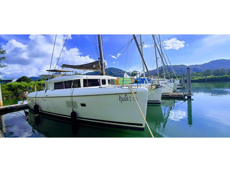 Book yachts online - catamaran - Lagoon 421 - Chirouble - rent