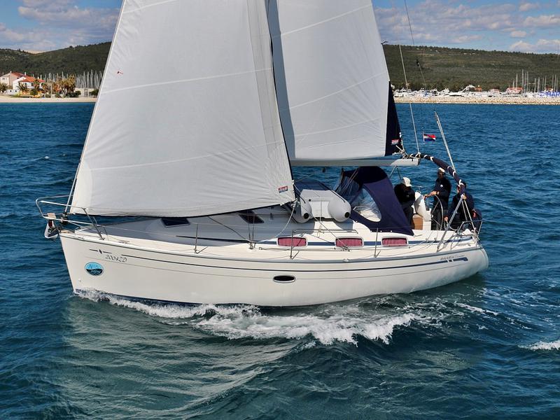 Book yachts online - sailboat - BAVARIA 33 C - ALMA - rent