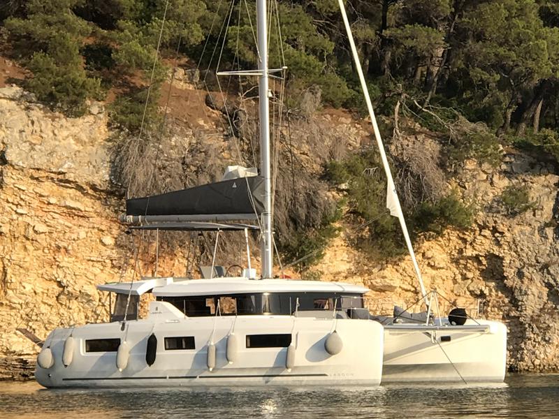 Book yachts online - catamaran - Lagoon 46 - Grand Blue - rent