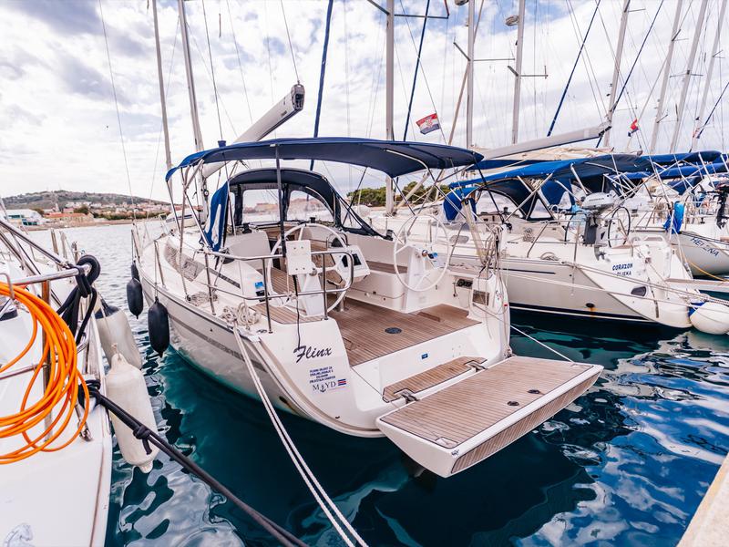 Book yachts online - sailboat - Bavaria Cruiser 37 - Flinx - rent
