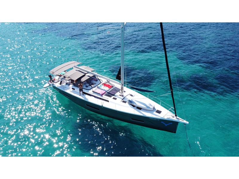 Book yachts online - sailboat - Dufour 530 Owner's Version - Asperula - rent