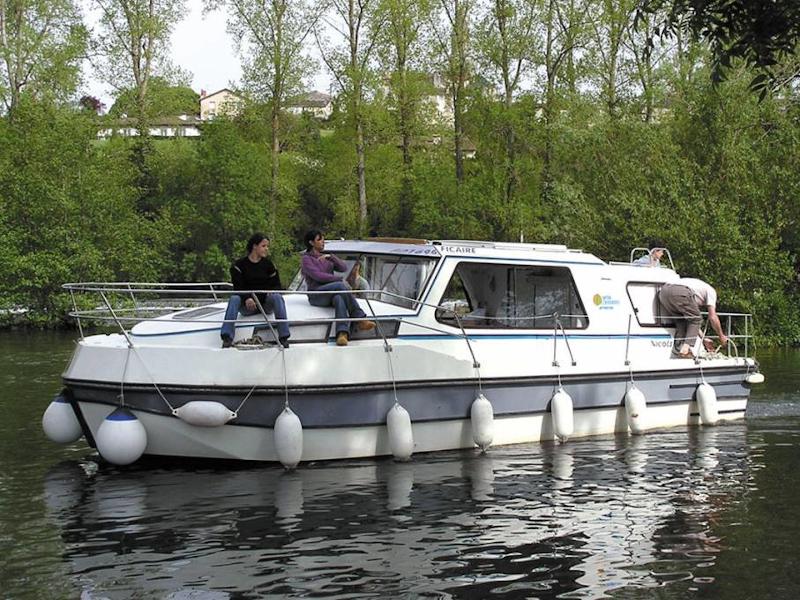 Book yachts online - motorboat - Riviera 920 - CHINON - rent