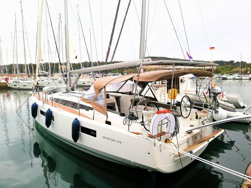 Book yachts online - sailboat - Sun Odyssey 410 - Rosso Bianco - rent