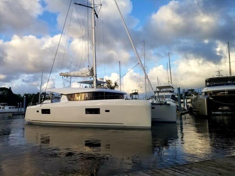 Book yachts online - catamaran - Lagoon 42 (A/C + WaterMaker) - Andromeda - rent