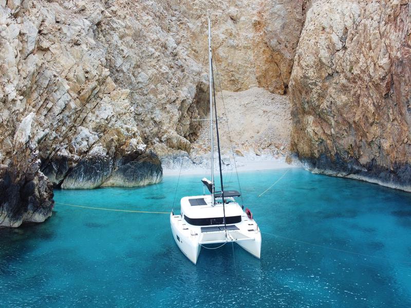 Book yachts online - catamaran - Lagoon 42 - Aktaia - rent