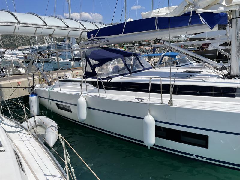 Book yachts online - sailboat - Bavaria C45 Holiday - BARBARA I - rent