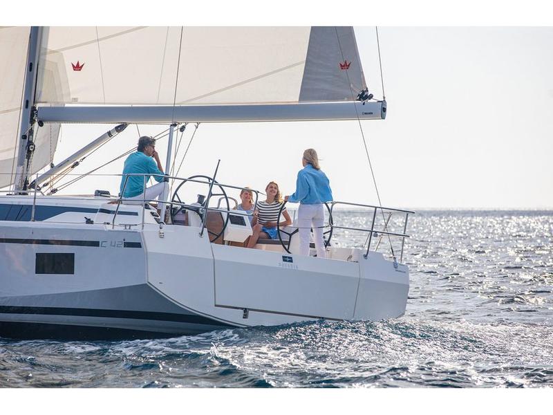 Book yachts online - sailboat - Bavaria C42 - Arian - rent