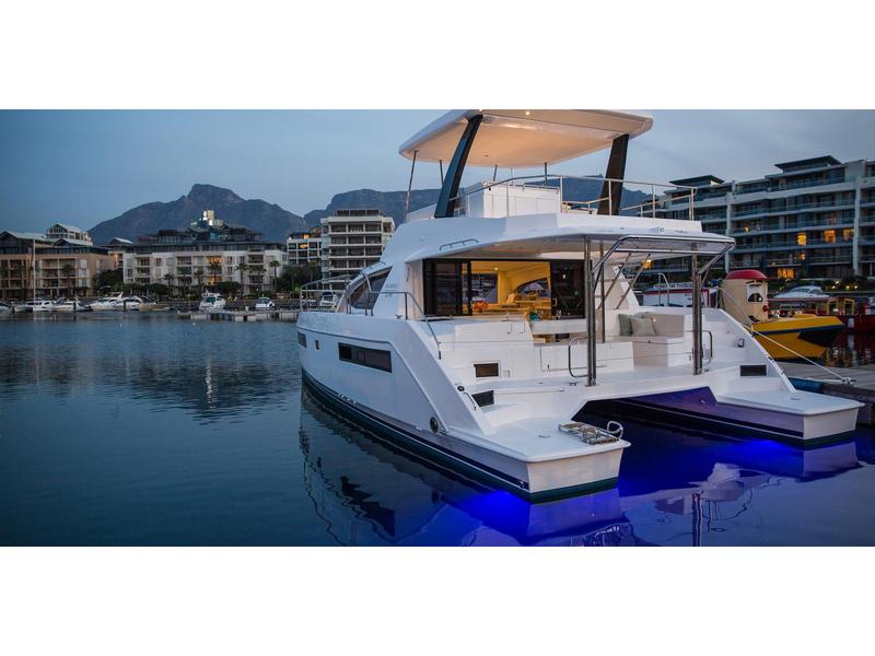 Book yachts online - powercatamaran - Leopard 434 PC - Aquaholic - rent