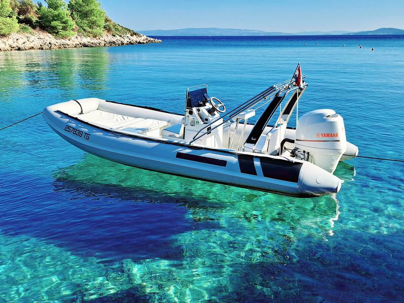 Book yachts online - motorboat - Prestige Ranger 600 - Niky - rent