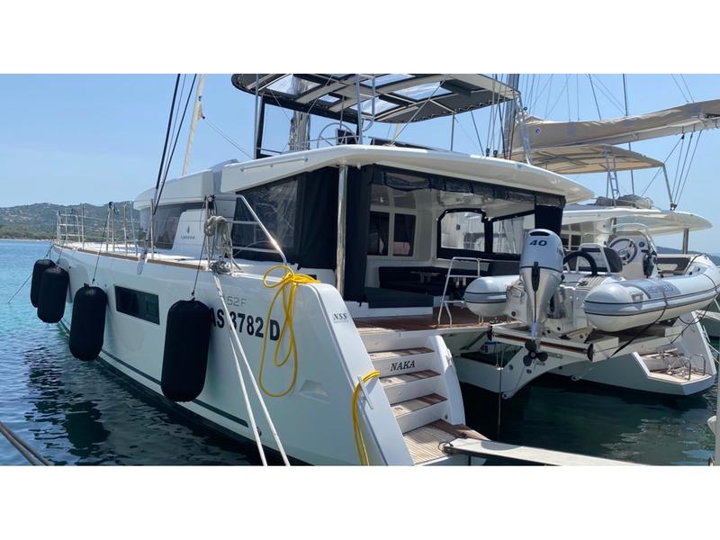 Book yachts online - catamaran - Lagoon 52F (5 cab) - Naka (TOR) - rent