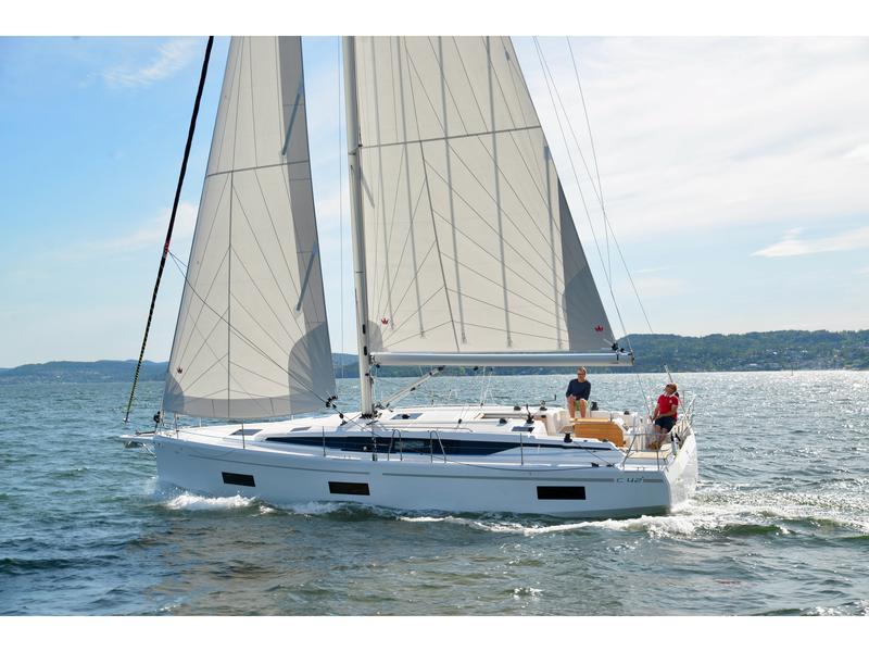 Book yachts online - sailboat - Bavaria C42 - GALA - rent