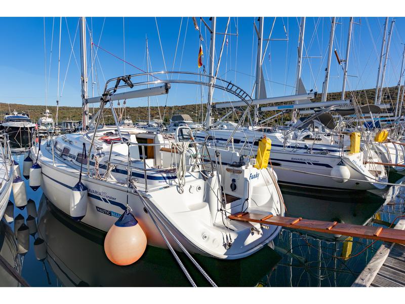 Book yachts online - sailboat - Bavaria 37 Cruiser - Funky - rent