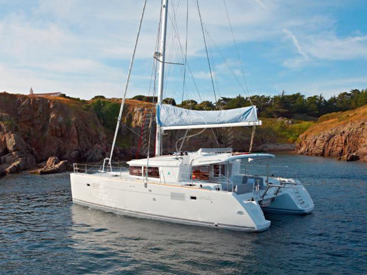 Book yachts online - catamaran - Lagoon 450F/4 cab - Pyrosea - rent