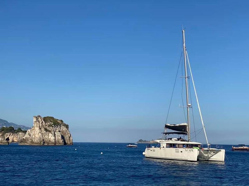 Book yachts online - catamaran - Lagoon 450  Fly - Xcape - rent