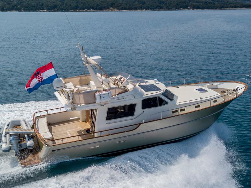 Book yachts online - motorboat - Belliure 44 MY - ROBUSTO - rent