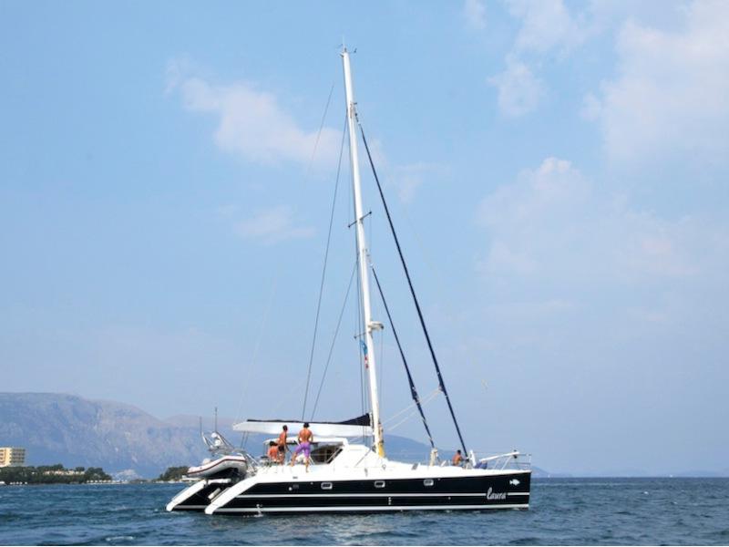 Book yachts online - catamaran - Privilege 45 - Laura - rent