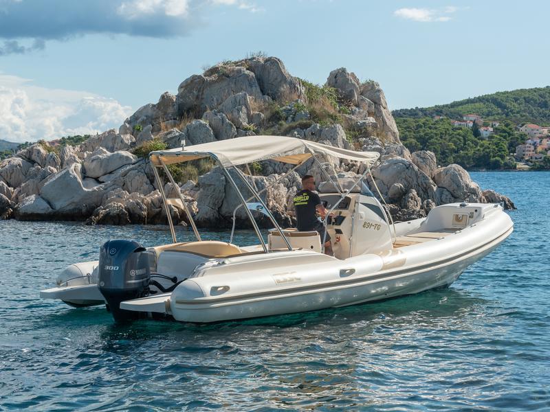 Book yachts online - motorboat - BSC 85 - no name - rent