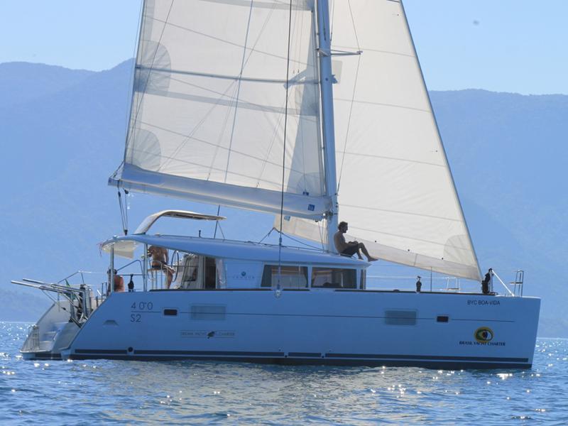 Book yachts online - catamaran - Lagoon 400 S2 - BOA VIDA - rent