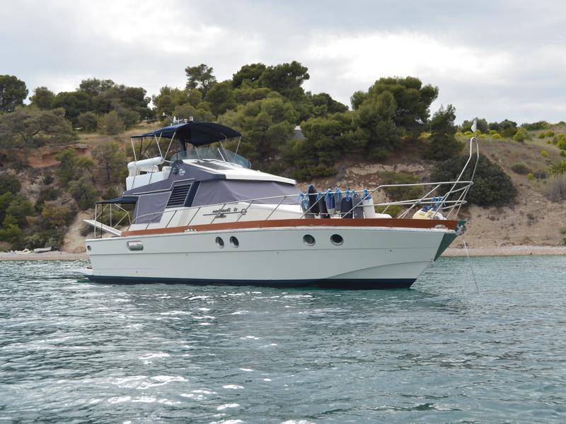 Book yachts online - motorboat - Posillipo Martinica 42 TS - Dim - rent