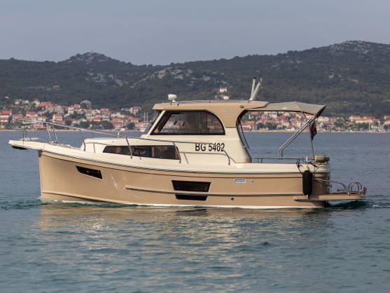 Book yachts online - motorboat - Leidi 800R - Leidi D - rent