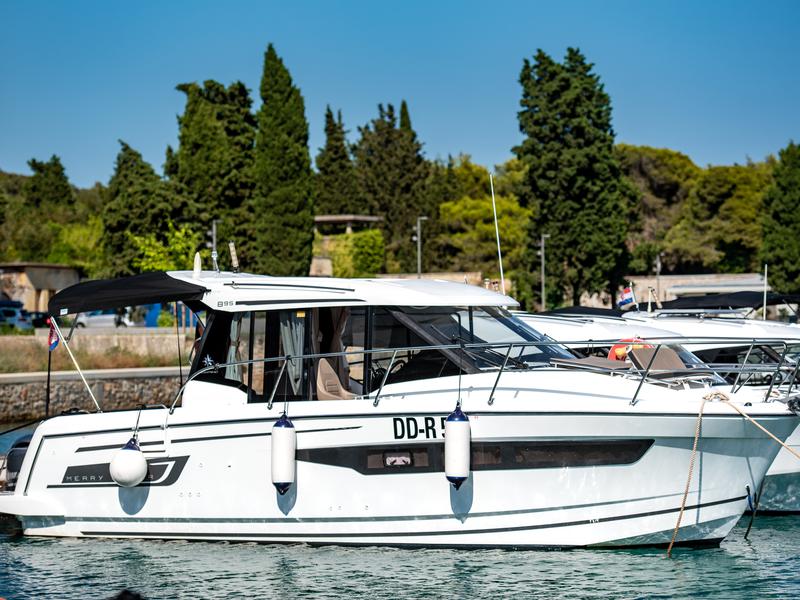 Book yachts online - motorboat - Merry Fisher 895 - Kim - rent