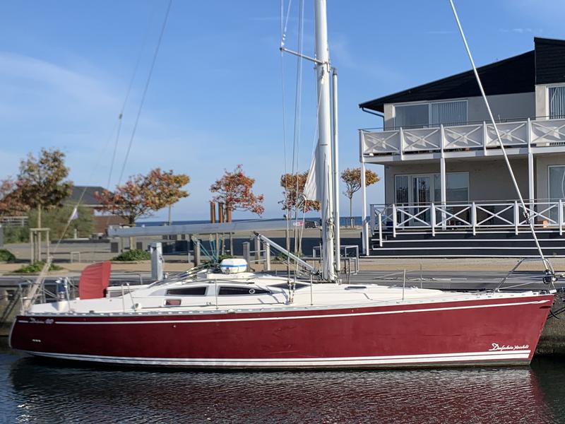 Book yachts online - sailboat - Delphia 40 - Lady in Red - rent