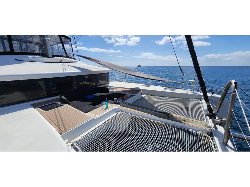 Book yachts online - catamaran - Lagoon 52F - Tamiro - rent