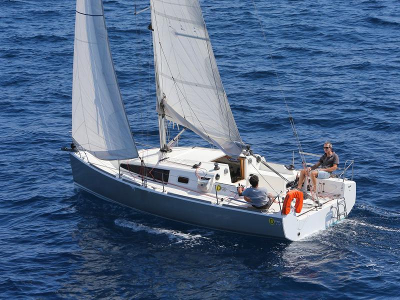 Book yachts online - sailboat - Django 770 Biquille - Telika - rent
