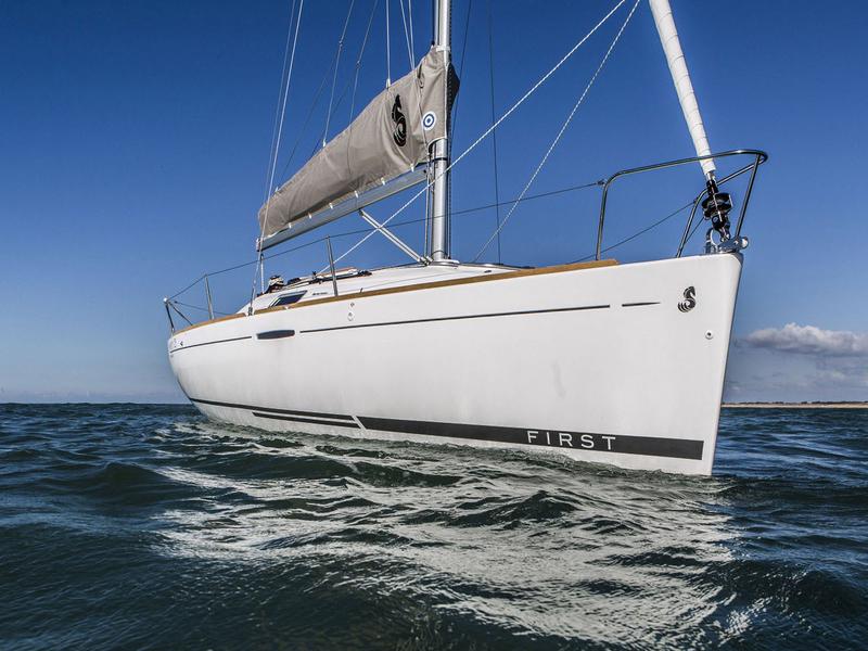 Book yachts online - sailboat - First 25 S - Marlem - rent