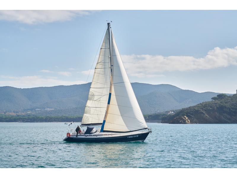 Book yachts online - sailboat - Grand Soleil 43 - Blue Bite - rent