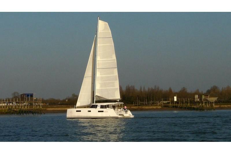 Book yachts online - False - Nautitech Open 40 (4Cab) - Madeveira - rent
