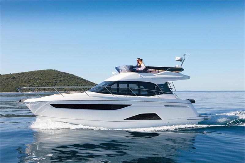 Book yachts online - False - Bavaria R40 Fly - Azaadi - rent