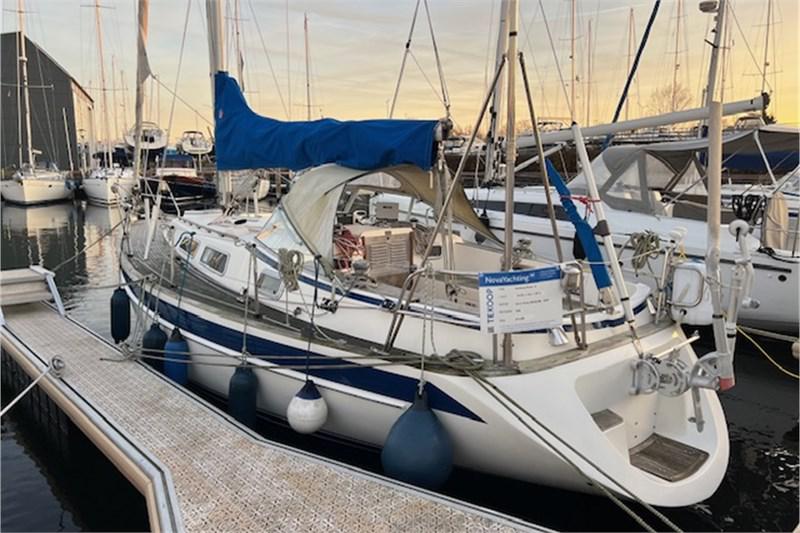 Book yachts online - False - Hallberg-Rassy 34 (2Cab) - Rassy - rent