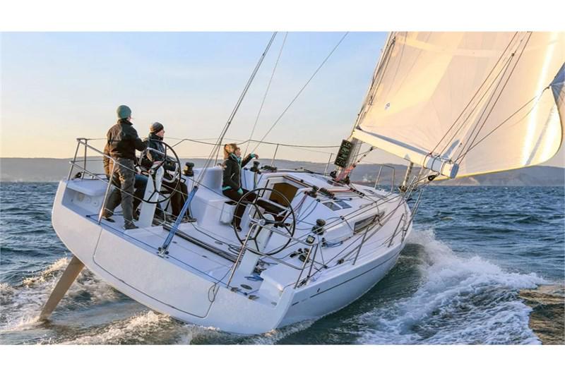 Book yachts online - False - First 36 (3Cab) - Pool Panther - rent