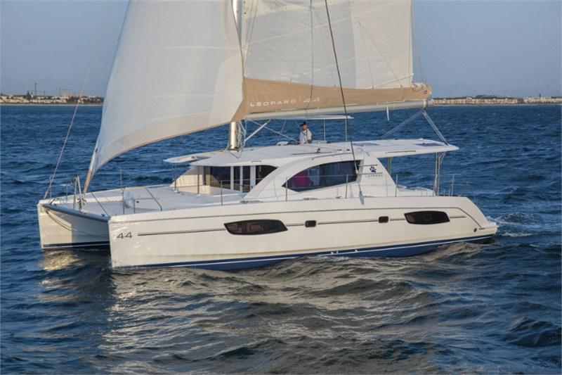 Book yachts online - False - Leopard 44 (4Cab) - La Luna (Radazul) - rent